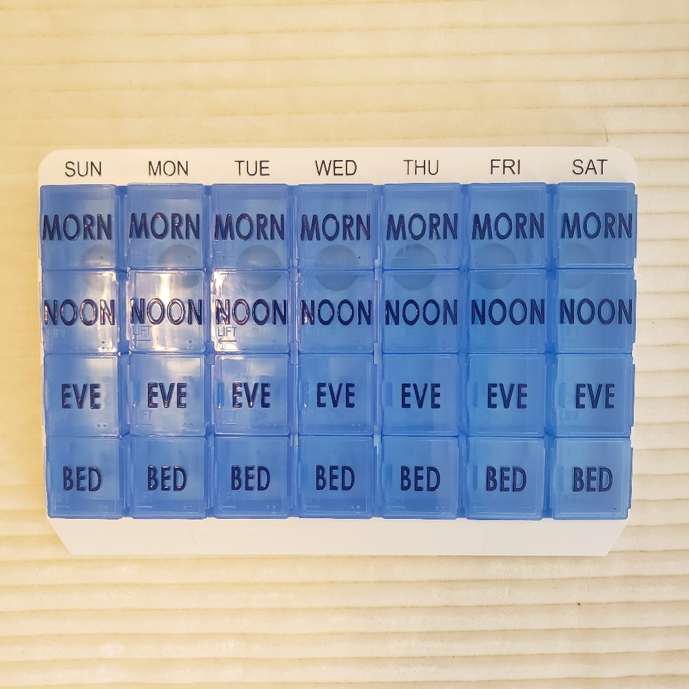 Weekly 4× A Day Pill Organizer w/Blue Compartments & White Back